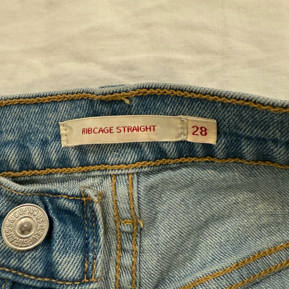 Levi’s Ribcage Straight Jeans - Picture 2 of 3